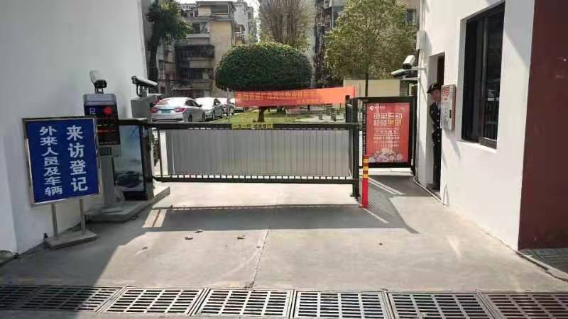 韶關(guān)市政府西院小區(qū)停車(chē)場(chǎng)