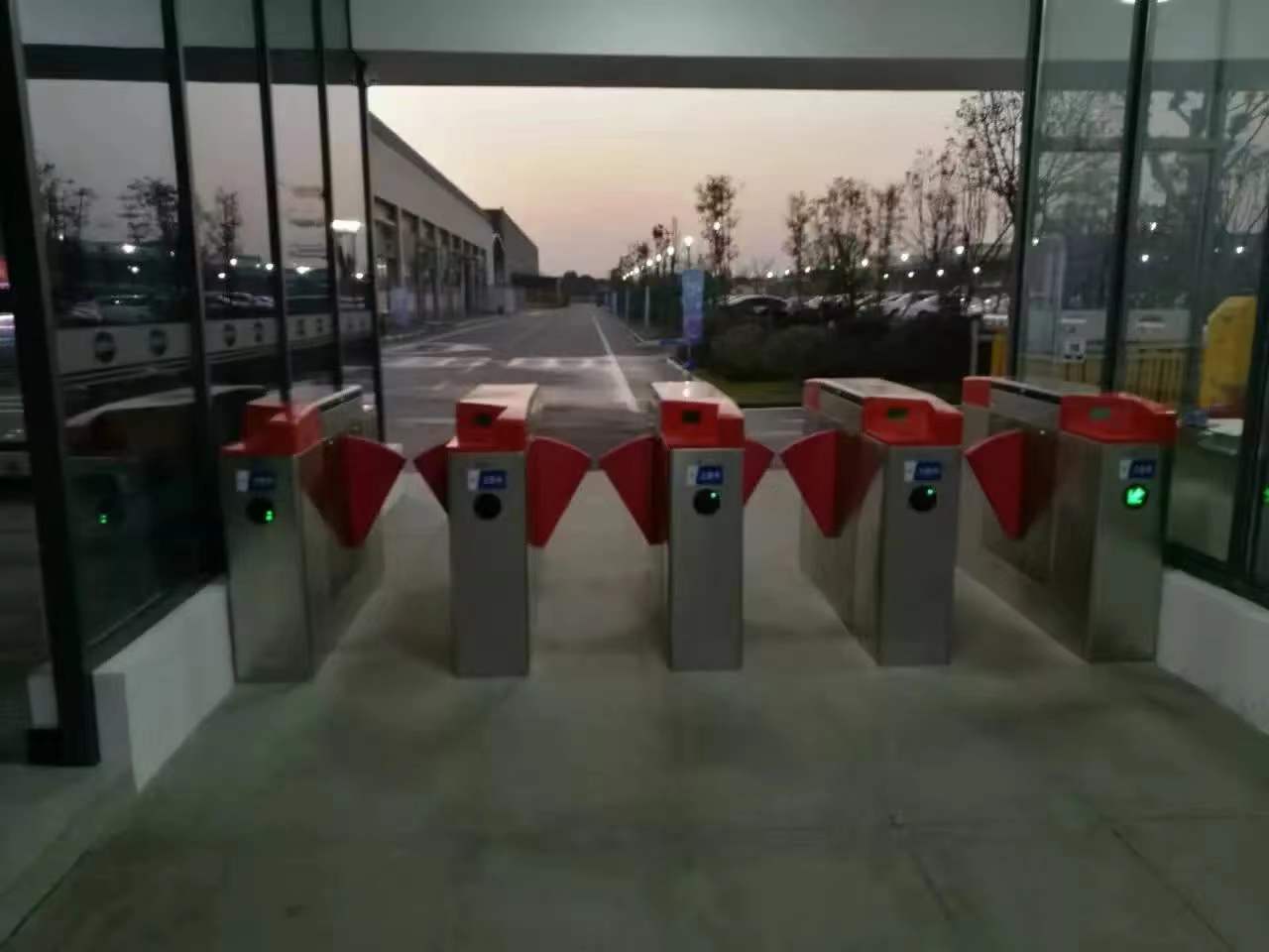 武漢敏實集團翼閘案例